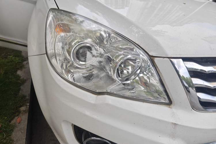 Used Haval H6 2014 Upgraded Model 1.5T Manual Two-Wheel Drive Elite Version Right Front Headlight