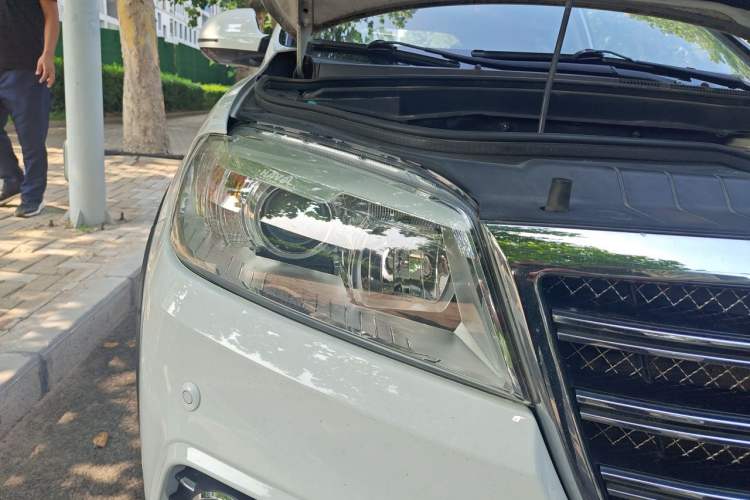 Used Haval H6 2014 Sport Version 1.5T Manual Two-Wheel Drive Elite Edition Right Front Headlight