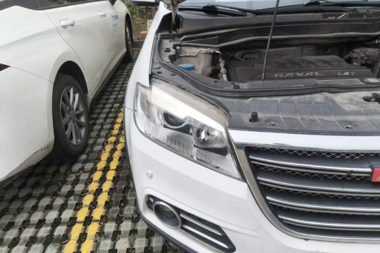 Used Haval H6 2014 Sport Version 1.5T Manual Two-Wheel Drive Elite Edition Right Front Headlight