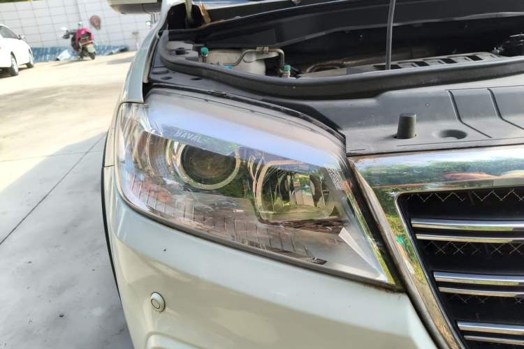 Used Haval H6 2014 Sport Version 1.5T Manual Two-Wheel Drive Elite Edition Right Front Headlight