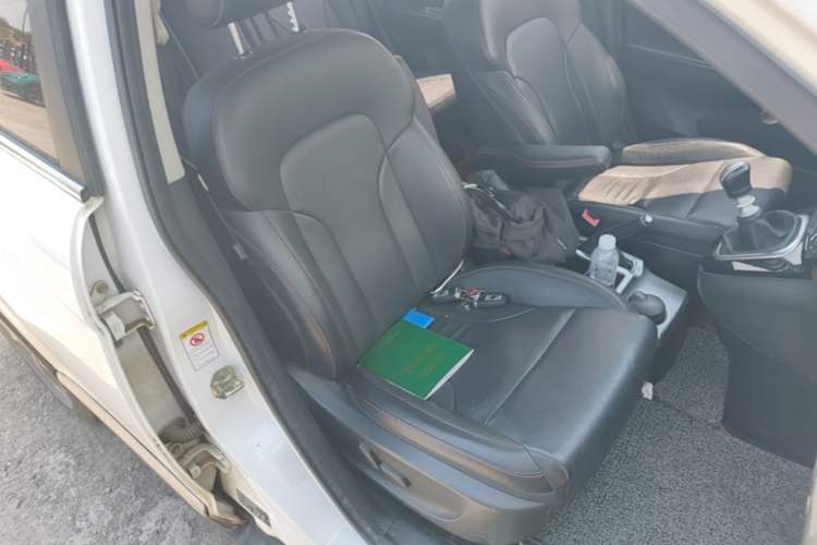 Used Haval H6 2014 Sport Edition 2.0T Diesel Manual Two-Wheel-Drive Elite Model Right Front Seat