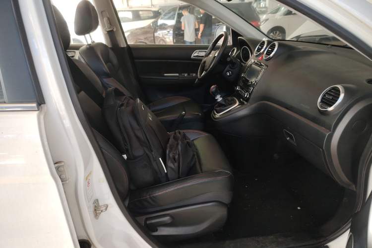 Used Haval H6 2014 Upgraded Model 2.0T Diesel Manual Two-Wheel Drive Elite Version Right Front Seat