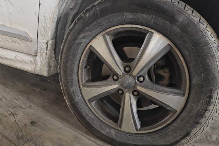 Used Haval H6 2014 Upgraded Model 1.5T Manual Two-Wheel Drive Elite Version Right Front Wheel Hub