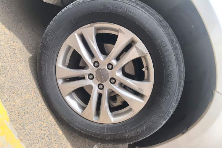 Used Haval H6 2014 Upgraded Model 1.5T Manual Two-Wheel Drive Elite Version Right Front Wheel Hub
