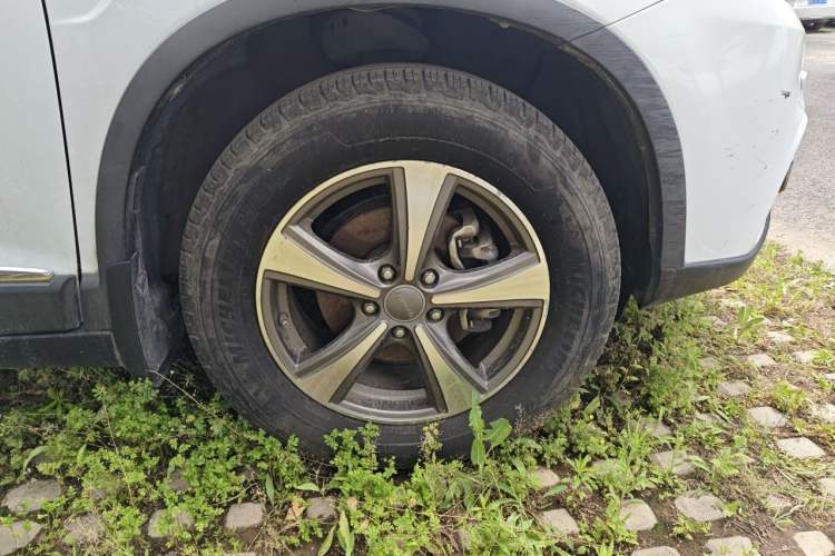 Used Haval H6 2014 Sport Version 1.5T Manual Two-Wheel Drive Elite Edition Right Front Wheel Hub