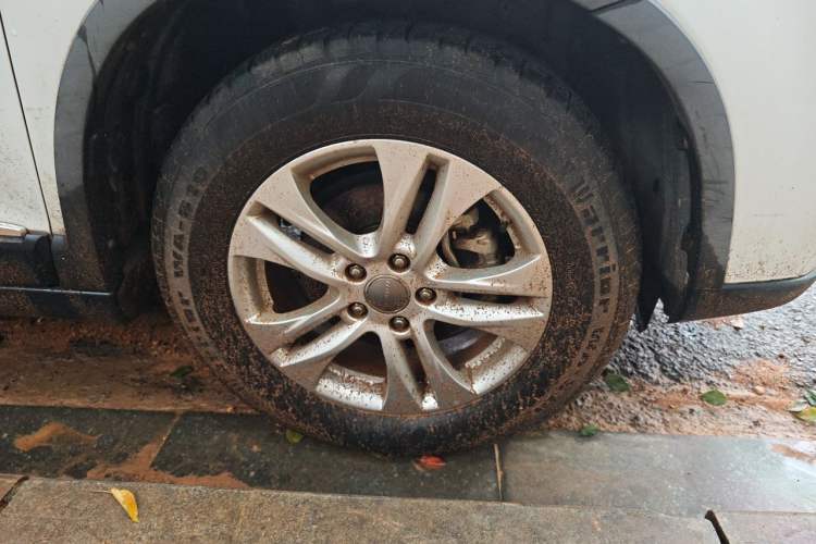 Used Haval H6 2014 Upgraded Model 1.5T Manual Two-Wheel Drive Elite Version Right Front Wheel Hub
