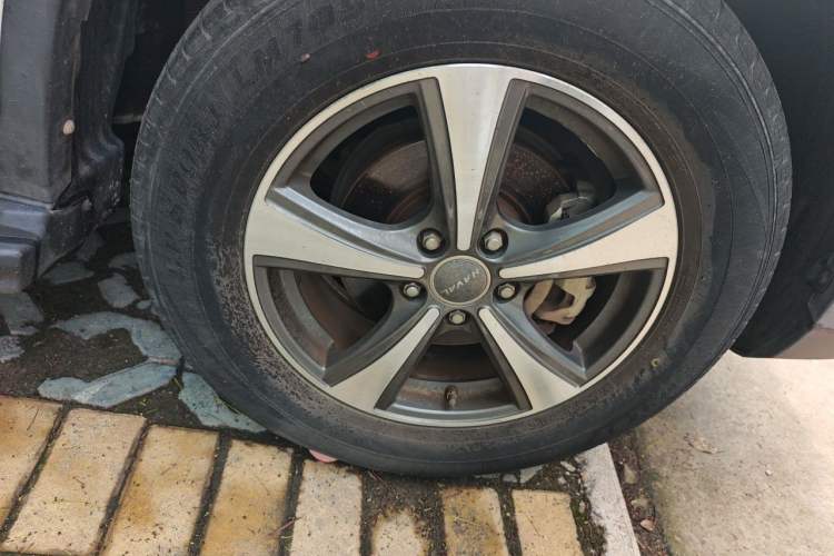 Used Haval H6 2014 Sport Version 1.5T Manual Two-Wheel Drive Elite Edition Right Front Wheel Hub