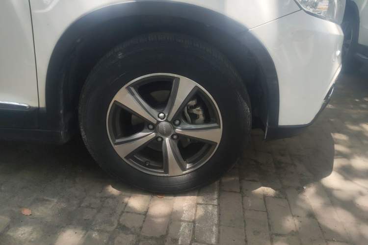 Used Haval H6 2014 Sport Edition 2.4L Automatic Elite Model Right Front Wheel Hub