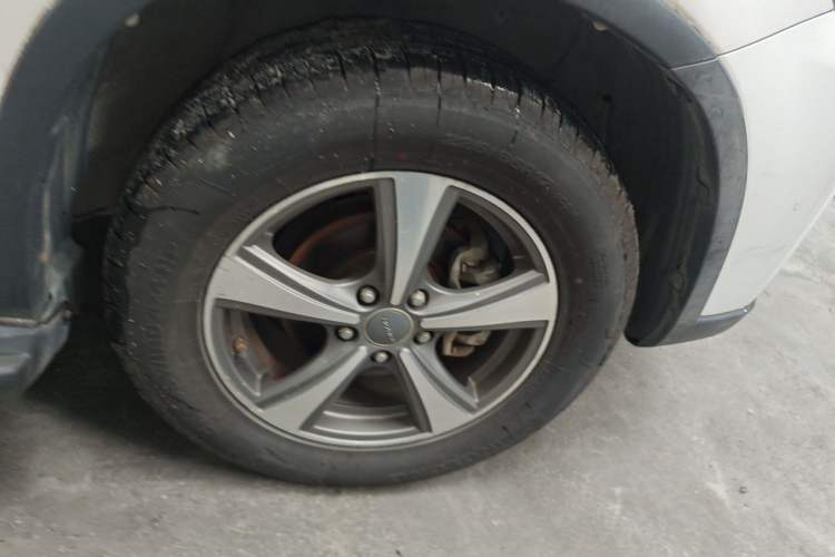 Used Haval H6 2014 Sport Version 1.5T Manual Two-Wheel Drive Elite Edition Right Front Wheel Hub