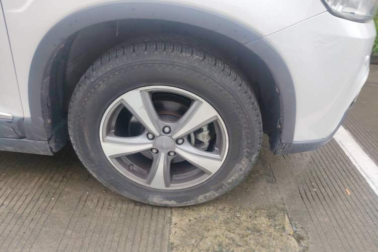 Used Haval H6 2014 Sport Version 1.5T Manual Two-Wheel Drive Elite Edition Right Front Wheel Hub
