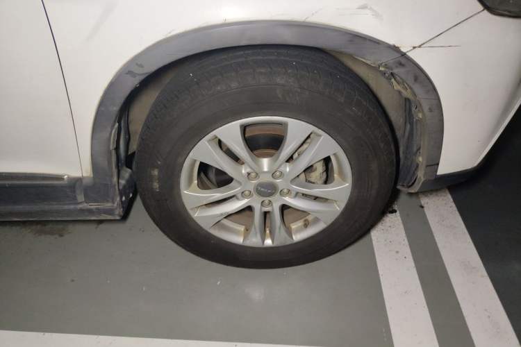 Used Haval H6 2014 Sport Edition 2.4L Automatic Elite Model Right Front Wheel Hub