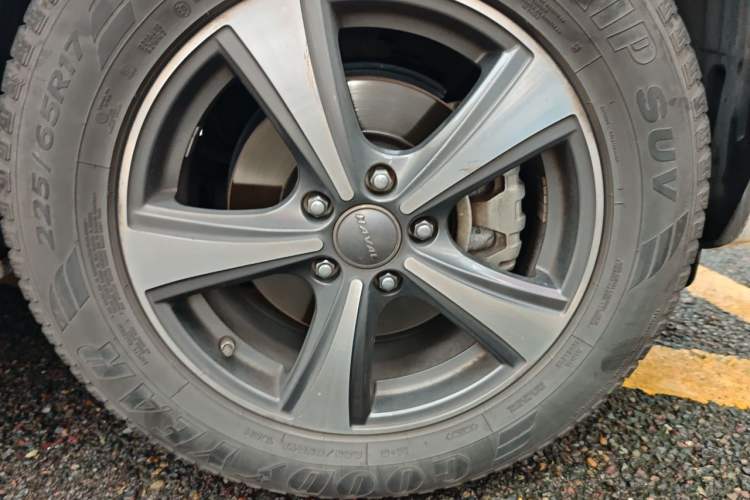 Used Haval H6 2014 Upgraded Model 1.5T Manual Two-Wheel Drive Elite Version Right Front Wheel Hub
