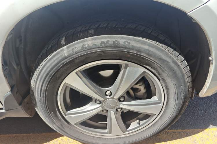 Used Haval H6 2014 Upgraded Model 2.0T Diesel Manual Two-Wheel Drive Elite Version Right Front Wheel Hub