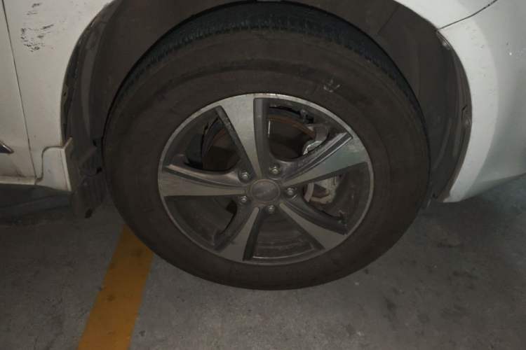 Used Haval H6 2014 Sports Edition 2.4L Automatic Prestige Model Right Front Wheel Hub