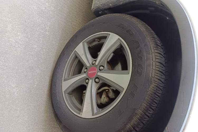Used Haval H6 2014 Sport Version 1.5T Manual Two-Wheel Drive Elite Edition Right Front Wheel Hub