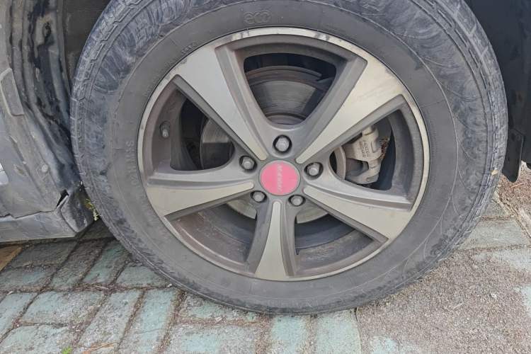 Used Haval H6 2014 Sport Version 1.5T Manual Two-Wheel Drive Elite Edition Right Front Wheel Hub