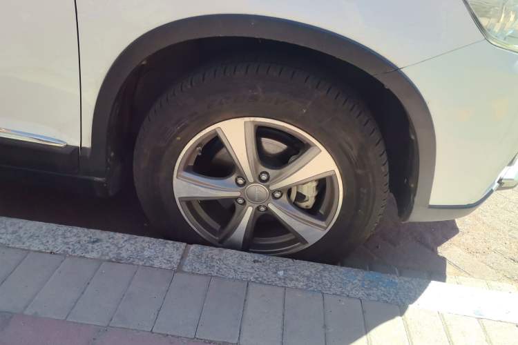 Used Haval H6 2014 Sport Version 1.5T Manual Two-Wheel Drive Elite Edition Right Front Wheel Hub
