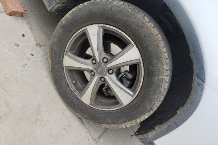 Used Haval H6 2014 Sport Edition 2.4L Automatic Elite Model Right Front Wheel Hub