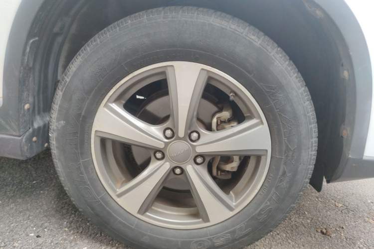 Used Haval H6 2014 Sport Version 1.5T Manual Two-Wheel Drive Elite Edition Right Front Wheel Hub