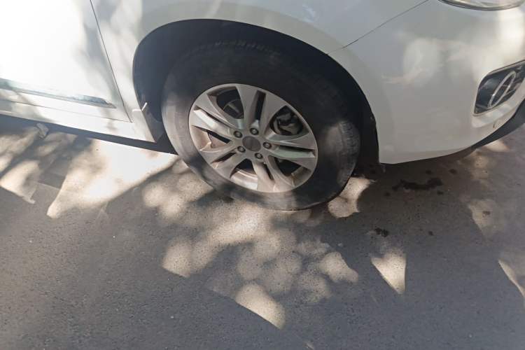Used Haval H6 2014 Upgraded Model 1.5T Manual Two-Wheel Drive Elite Version Right Front Wheel Hub