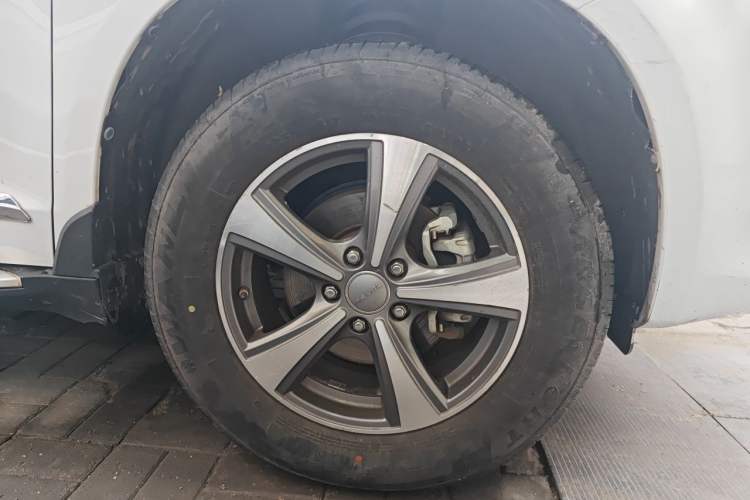 Used Haval H6 2014 Upgraded Model 1.5T Manual Two-Wheel Drive Elite Version Right Front Wheel Hub