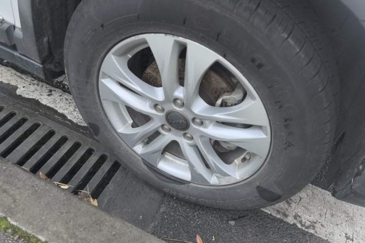 Used Haval H6 2014 Sport Version 1.5T Manual Two-Wheel Drive Elite Edition Right Front Wheel Hub
