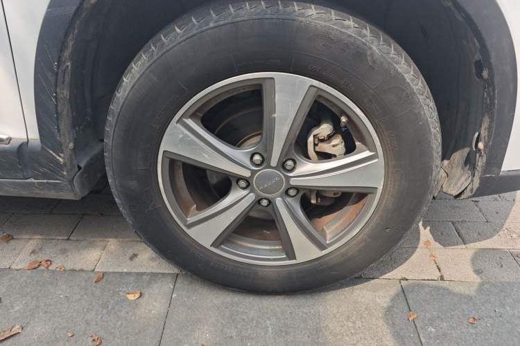 Used Haval H6 2014 Sport Edition 2.4L Automatic Elite Model Right Front Wheel Hub