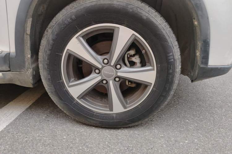 Used Haval H6 2014 Upgraded Model 1.5T Manual Two-Wheel Drive Elite Version Right Front Wheel Hub