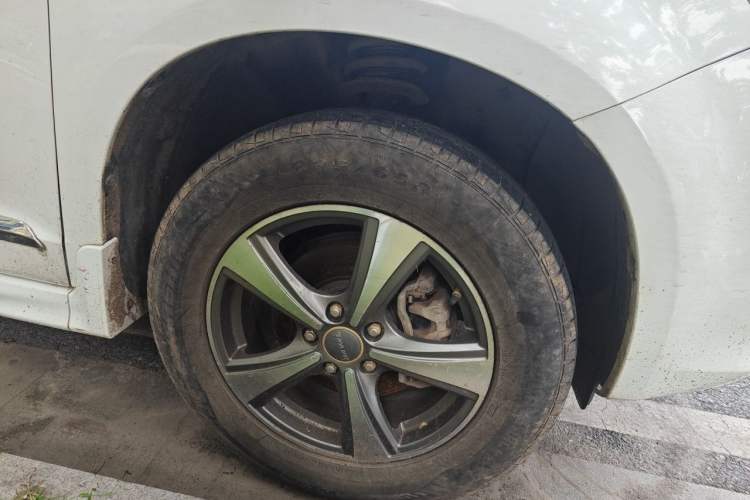 Used Haval H6 2014 Upgraded Model 1.5T Manual Two-Wheel Drive Elite Version Right Front Wheel Hub