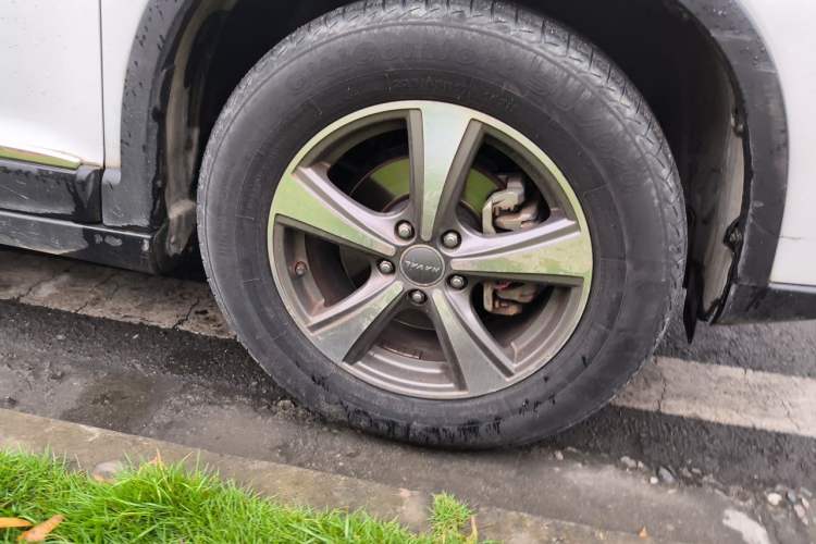 Used Haval H6 2014 Sport Version 1.5T Manual Two-Wheel Drive Elite Edition Right Front Wheel Hub