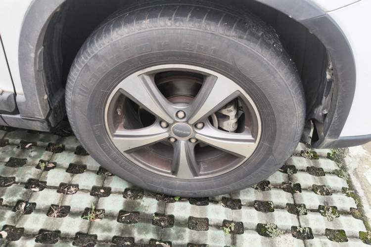 Used Haval H6 2014 Sport Version 1.5T Manual Two-Wheel Drive Elite Edition Right Front Wheel Hub
