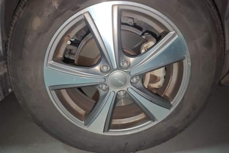 Used Haval H6 2014 Sport Version 1.5T Manual Two-Wheel Drive Elite Edition Right Front Wheel Hub