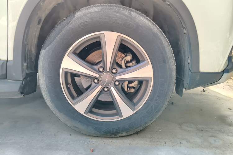 Used Haval H6 2014 Sport Version 1.5T Manual Two-Wheel Drive Elite Edition Right Front Wheel Hub