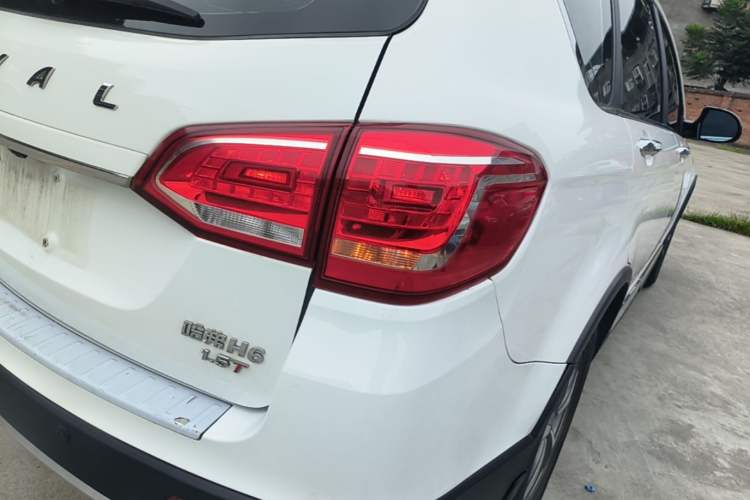 Used Haval H6 2014 Sport Version 1.5T Manual Two-Wheel Drive Elite Edition Right Rear Taillight