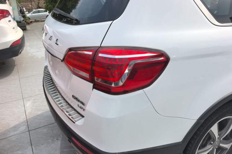Used Haval H6 2014 Sport Version 1.5T Manual Two-Wheel Drive Elite Edition Right Rear Taillight