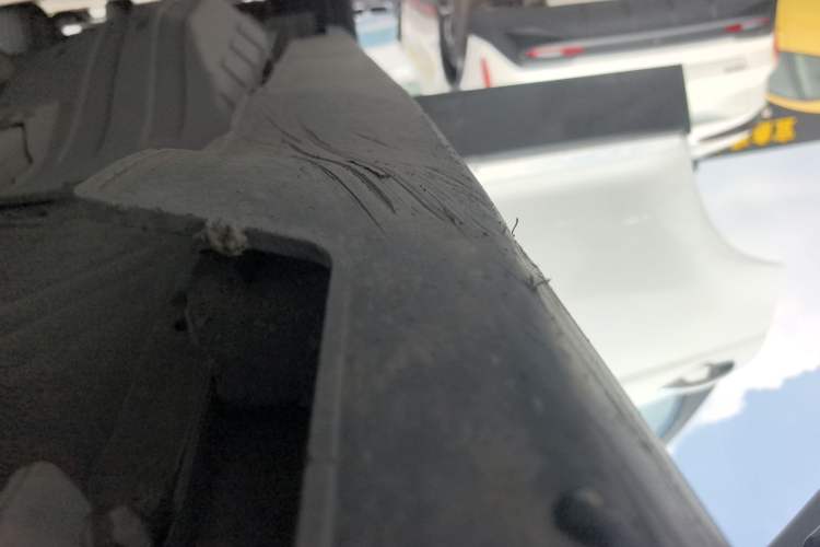Used Haval H6 2014 Sport Version 1.5T Manual Two-Wheel Drive Elite Edition Right Side Sill