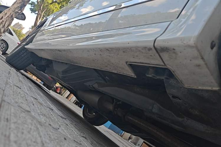 Used Haval H6 2014 Upgraded Model 1.5T Manual Two-Wheel Drive Elite Version Right Side Sill