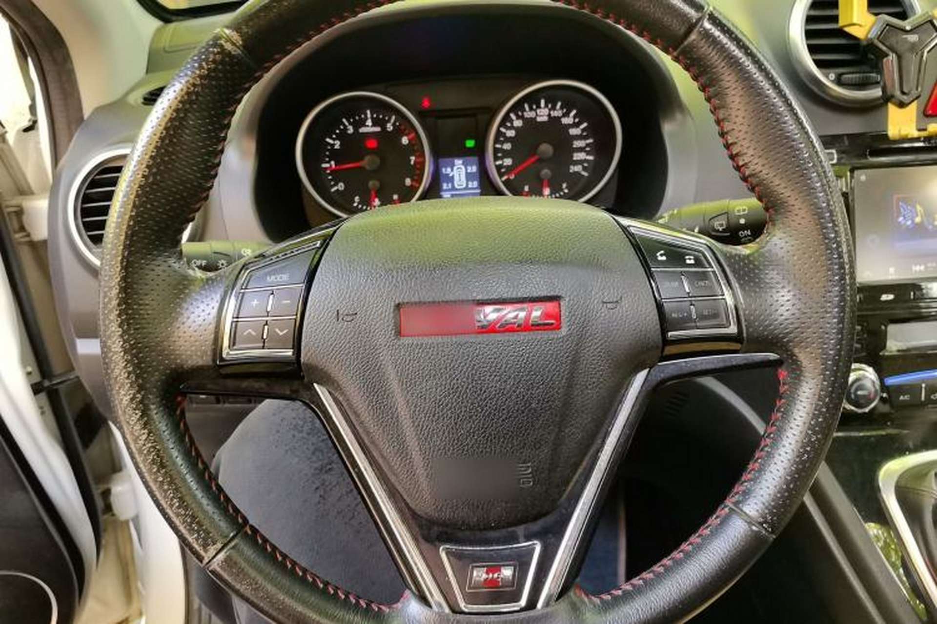 Used Haval H6 2014 Upgraded Model 1.5T Manual Two-Wheel Drive Elite Version Steering Wheel