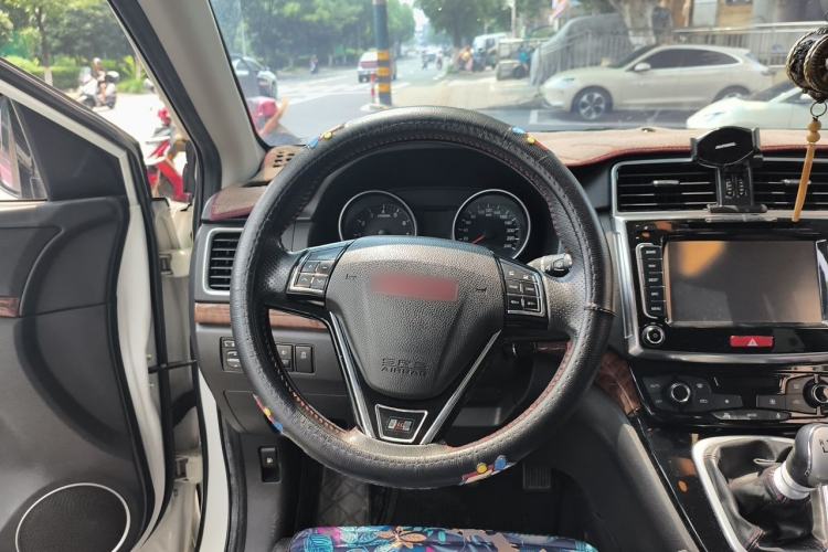 Used Haval H6 2014 Sport Version 1.5T Manual Two-Wheel Drive Elite Edition Steering Wheel