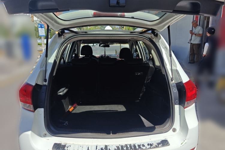Used Haval H6 2014 Upgraded Model 2.0T Diesel Manual Two-Wheel Drive Elite Version Trunk