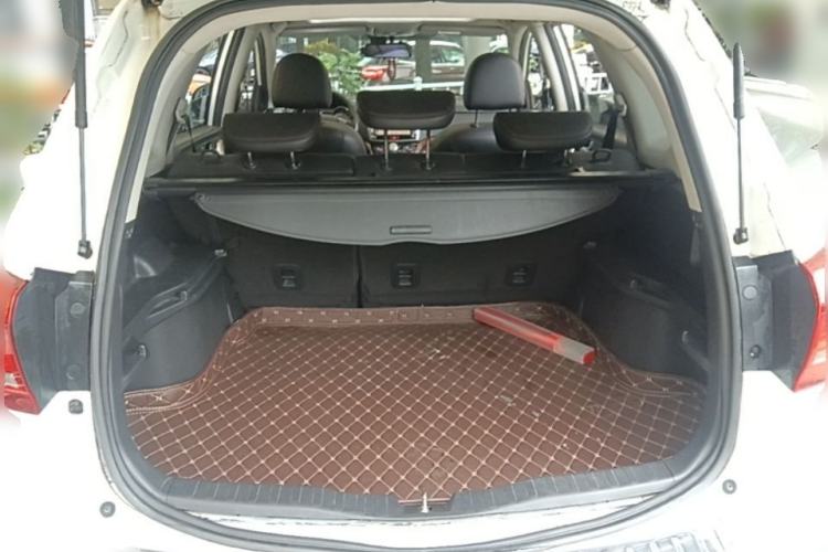 Used Haval H6 2014 Sport Version 1.5T Manual Two-Wheel Drive Elite Edition Trunk