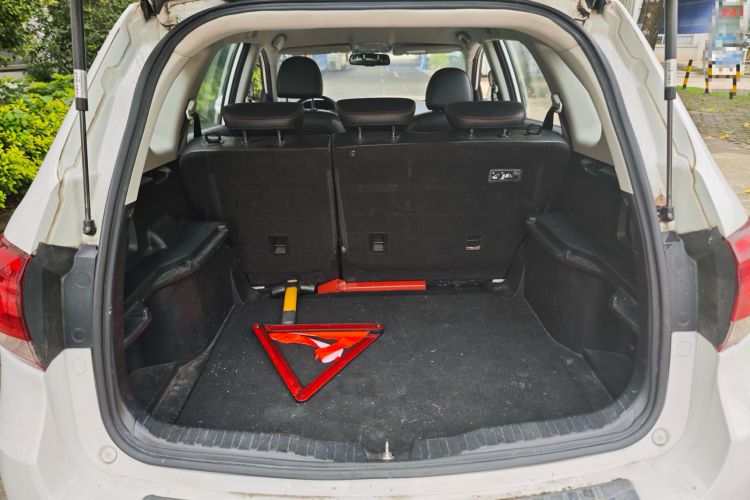 Used Haval H6 2014 Upgraded Model 2.0T Diesel Manual Two-Wheel Drive Elite Version Trunk