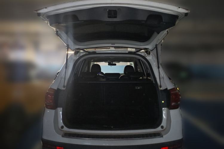 Used Haval H6 2014 Sport Version 1.5T Manual Two-Wheel Drive Elite Edition Trunk