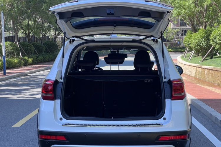 Used Haval H6 2014 Sport Version 1.5T Manual Two-Wheel Drive Elite Edition Trunk