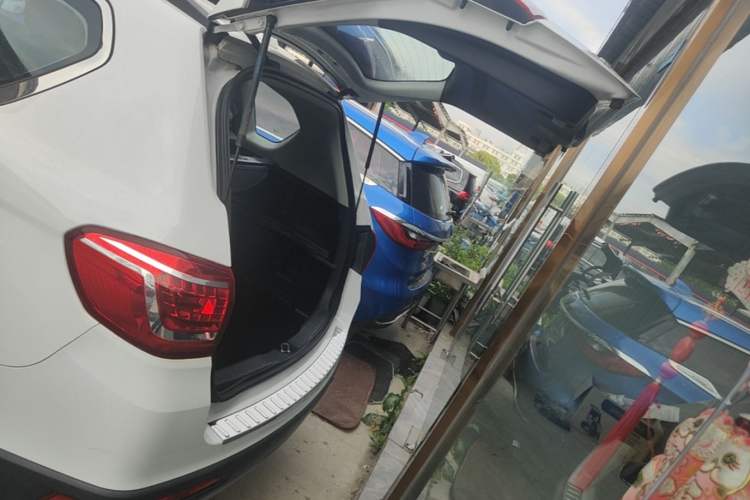 Used Haval H6 2014 Sport Version 1.5T Manual Two-Wheel Drive Elite Edition Trunk