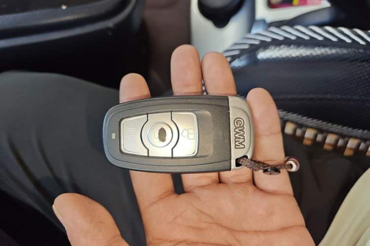 Used Haval H6 2014 Upgraded Model 2.0T Diesel Manual Two-Wheel Drive Elite Version Vehicle Key