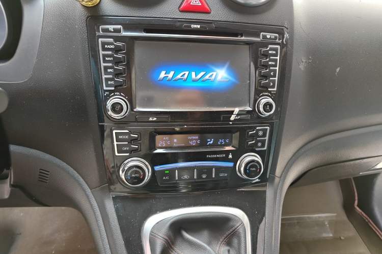Used Haval H6 2015 Upgraded Model 1.5T Manual Two-Wheel Drive Elite Version Audio And AC Panel
