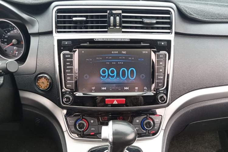 Used Haval H6 2015 Sport Edition 1.5T Automatic Two-Wheel Drive Luxury Model Audio And AC Panel