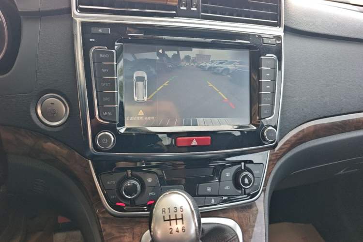 Used Haval H6 2015 Revised Version Sport Edition 1.5T Manual Transmission Two-Wheel Drive Elite Grade Audio And AC Panel