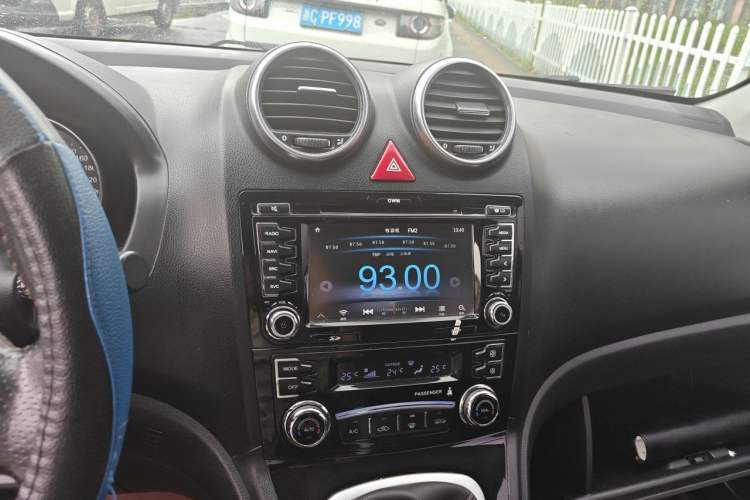 Used Haval H6 2015 Upgraded Model 1.5T Manual Two-Wheel Drive Elite Version Audio And AC Panel
